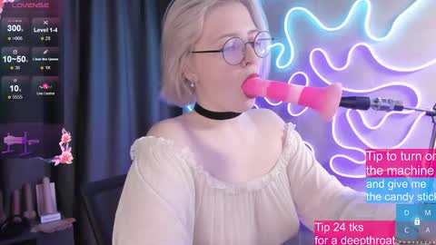 LunaAlan online show from December 16, 7:25 am