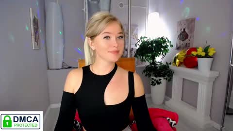 Snapshot of passionate_babe chatting on March 6, 3:35 am I have returned from vacation and I am glad to share my energy and emotions with you online show from March 6, 3:35 am
