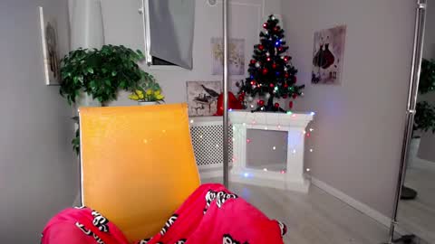 Snapshot of passionate_babe chatting on December 23, 3:29 am I have returned from vacation and I am glad to share my energy and emotions with you online show from December 23, 3:29 am