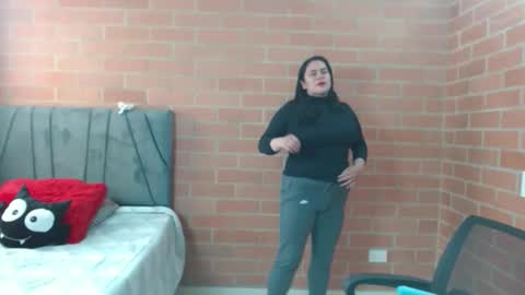 paula__117 online show from April 27, 9:01 pm