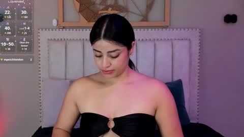 Snapshot of paulafer_ chatting on February 4, 7:44 pm online show from February 4, 7:44 pm
