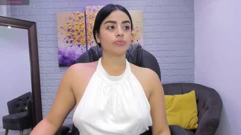 Snapshot of paulafer_ chatting on February 9, 6:05 pm online show from February 9, 6:05 pm