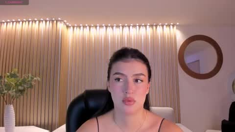 Paulina Santos  online show from October 19, 5:04 pm