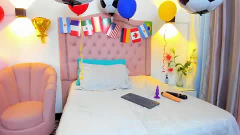 paulinavera online show from June 18, 3:28 pm