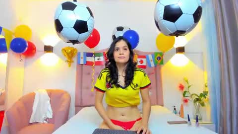 paulinavera online show from June 11, 4:04 pm