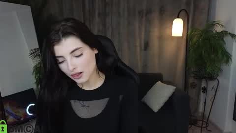 Pauline online show from December 4, 8:20 pm