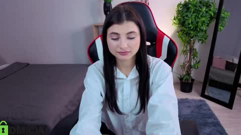 Pauline online show from November 14, 7:36 pm