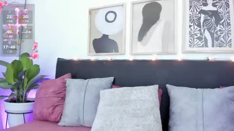 pauline_peach_ online show from July 20, 2:41 pm