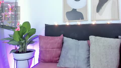pauline_peach_ online show from July 22, 12:50 pm