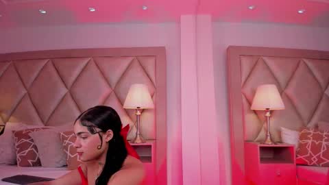 Pau online show from October 6, 3:18 pm