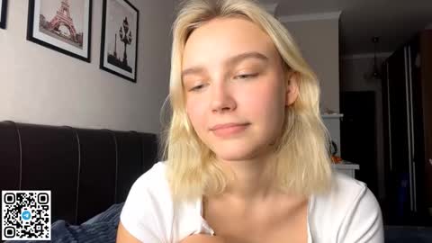 Lola online show from October 22, 1:27 pm