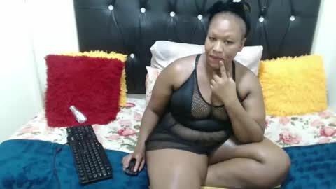 peachesx25 online show from May 30, 6:11 am