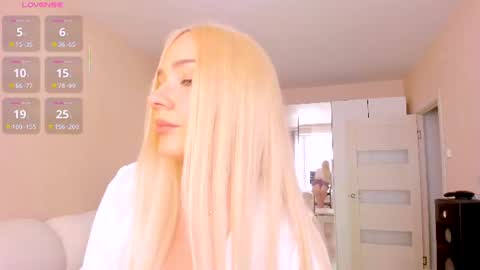peachju1cy online show from July 14, 11:59 am