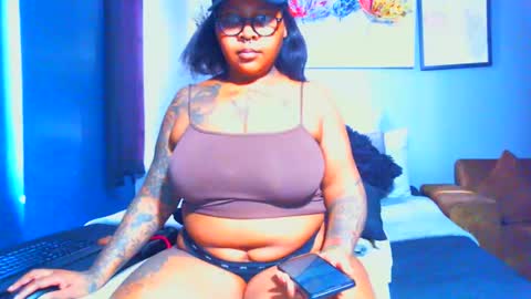 Snapshot of pearlblu38 chatting on January 28, 6:16 am Pearl online show from January 28, 6:16 am