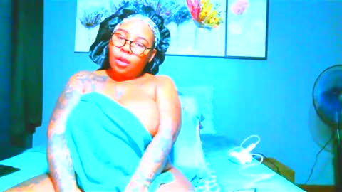 Snapshot of pearlblu38 chatting on March 8, 6:57 pm Pearl online show from March 8, 6:57 pm