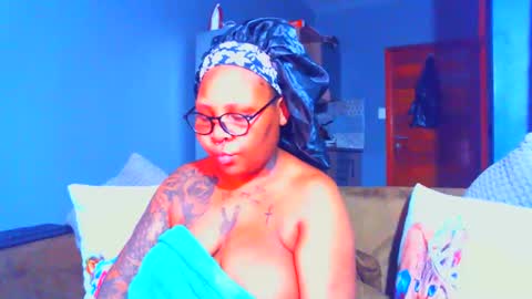 Snapshot of pearlblu38 chatting on March 10, 7:18 pm Pearl online show from March 10, 7:18 pm