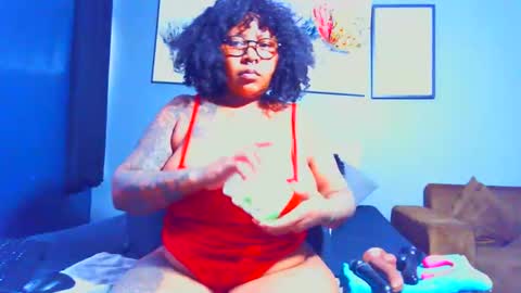 Snapshot of pearlblu38 chatting on February 6, 4:21 am Pearl online show from February 6, 4:21 am