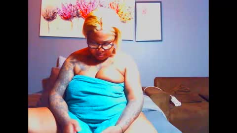 Snapshot of pearlblu38 chatting on January 22, 7:13 pm Pearl online show from January 22, 7:13 pm