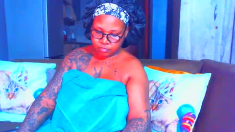 Snapshot of pearlblu38 chatting on March 6, 11:53 pm Pearl online show from March 6, 11:53 pm