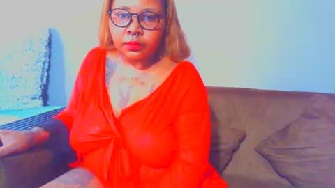Snapshot of pearlblu38 chatting on February 11, 5:16 am Pearl online show from February 11, 5:16 am
