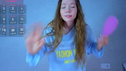 pearly_peach_ online show from June 26, 12:12 am