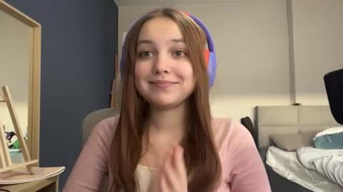 Luna Vale online show from June 19, 2:53 pm