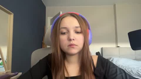Luna Vale online show from June 18, 2:44 pm