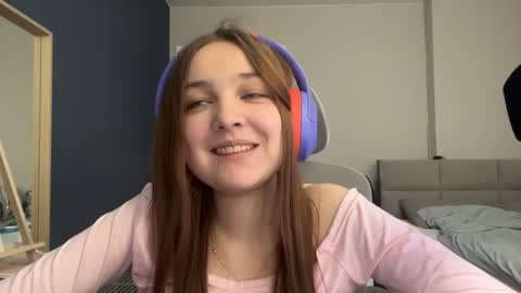 Luna Vale online show from June 20, 3:04 pm