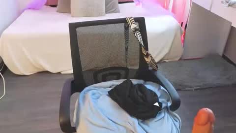 peneelopeecute online show from April 22, 10:18 pm