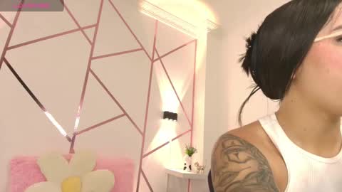 Snapshot of penelope22_ chatting on February 9, 10:53 am Nana online show from February 9, 10:53 am