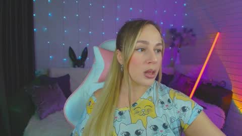 Snapshot of pepper_cat chatting on January 17, 5:30 pm Dia online show from January 17, 5:30 pm