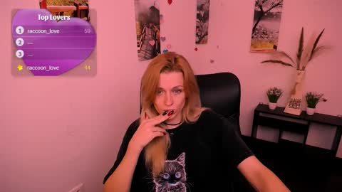 Mia online show from September 19, 4:55 am