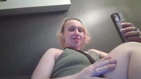 perfectly222peachy online show from April 4, 10:03 am