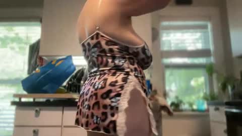 Snapshot of perfectnips742 chatting on September 9, 4:18 pm Nelly online show from September 9, 4:18 pm