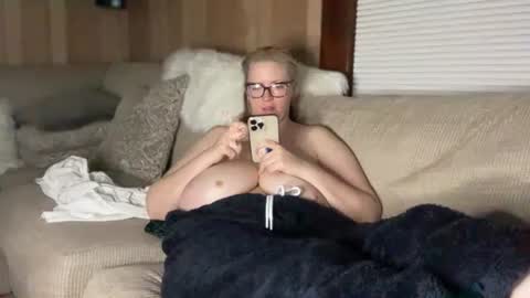 Snapshot of perfectnips742 chatting on October 19, 4:36 am Nelly online show from October 19, 4:36 am