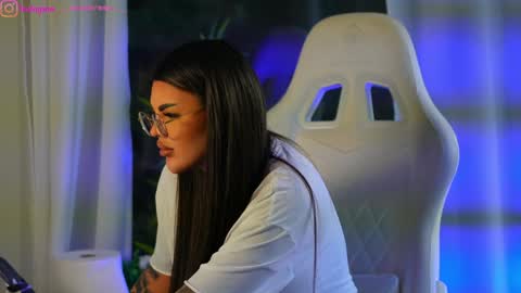 Snapshot of perfectt33n chatting on January 20, 8:30 am Dee online show from January 20, 8:30 am