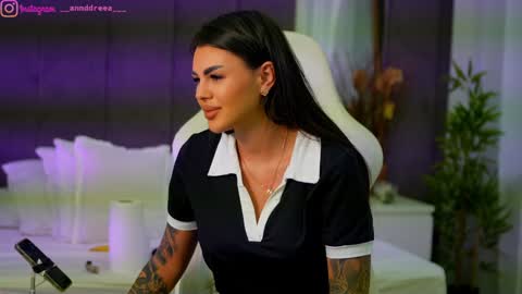 Snapshot of perfectt33n chatting on October 4, 2:32 pm Dee online show from October 4, 2:32 pm