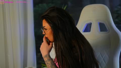 Snapshot of perfectt33n chatting on December 30, 9:37 am Dee online show from December 30, 9:37 am