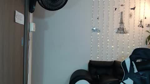 Snapshot of perla_st chatting on February 21, 1:00 pm Perla online show from February 21, 1:00 pm