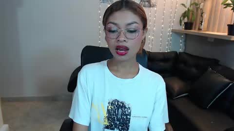 Snapshot of perla_st chatting on February 24, 12:57 pm Perla online show from February 24, 12:57 pm