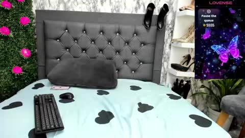 Snapshot of perla_thompson1 chatting on December 17, 7:26 pm Perla Thompson online show from December 17, 7:26 pm