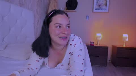 Marie online show from April 4, 11:31 am