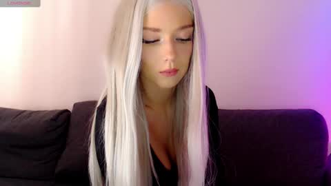 Snapshot of pervyblonde chatting on March 8, 9:57 am Isabella online show from March 8, 9:57 am