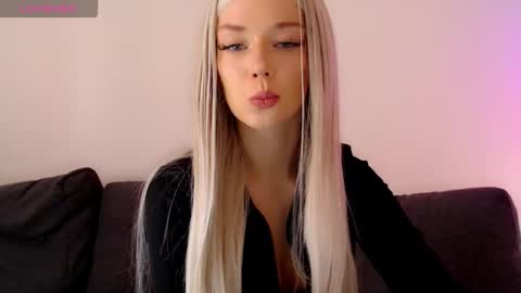 Isabella online show from November 7, 12:00 pm