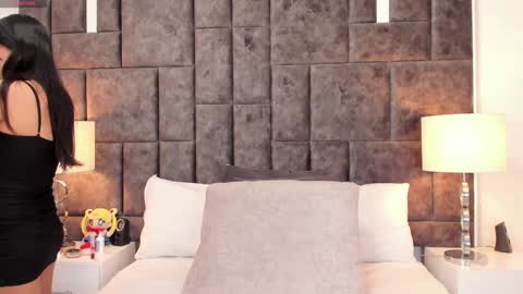 Snapshot of petit_rosseowo chatting on December 13, 11:06 pm Im Rosse but u can call me Rossie or Rosita . online show from December 13, 11:06 pm