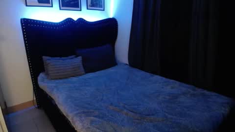 Snapshot of petit_soflexx chatting on September 12, 12:12 pm abby online show from September 12, 12:12 pm