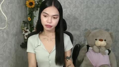 Snapshot of petite_angelx chatting on January 30, 1:00 am angel online show from January 30, 1:00 am