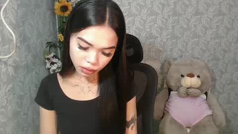 Snapshot of petite_angelx chatting on February 7, 4:24 pm angel online show from February 7, 4:24 pm