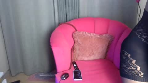 Snapshot of petite_princes chatting on February 26, 9:39 pm petite_princes online show from February 26, 9:39 pm