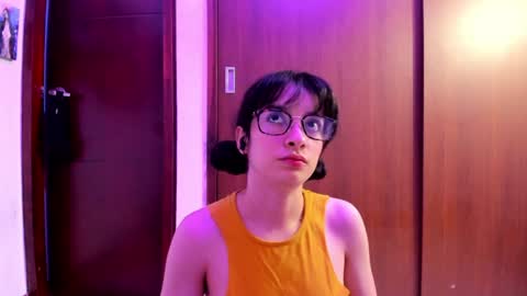 Lunna online show from December 17, 2:33 am